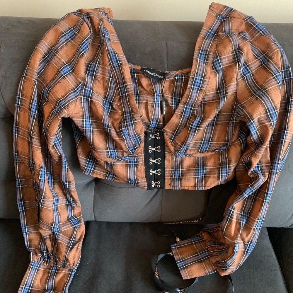 Pretty Little Thing Long Sleeved Crop Top